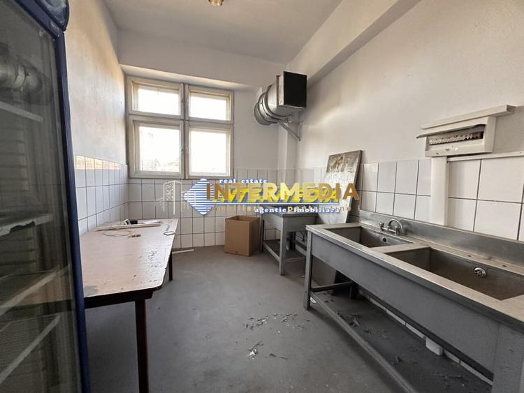 Spațiu comercial, de 1,270 mp, în Bărăbanț
