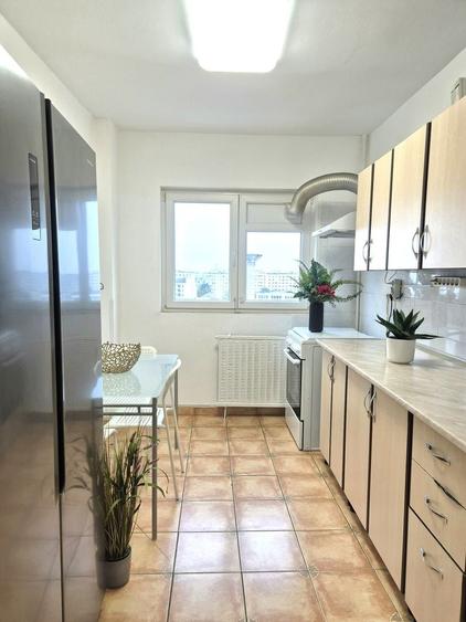 Apartament cu 3 camere semidecomandat în Dristor