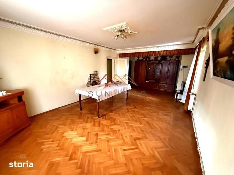 Casă cu 7 camere cu Teren 604 Mp în Poiana