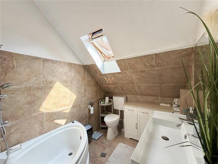 Duplex cu 4 camere cu Teren 200 Mp în Central