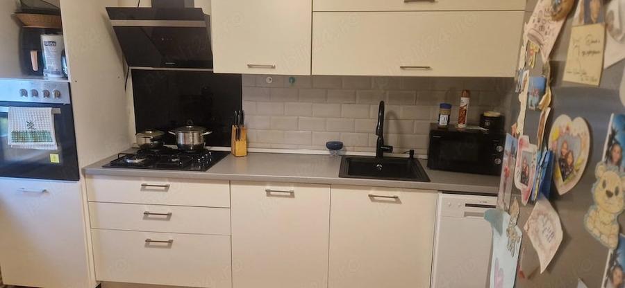 Apartament cu 3 camere decomandat în Bucovina
