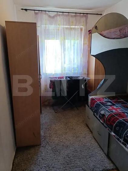 Apartament cu 3 camere semidecomandat în 14 Mai
