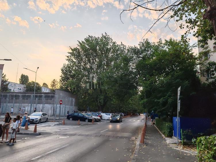 Apartament cu 2 camere semidecomandat, mobilat în Drumul Găzarului