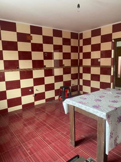 Casă individuală cu 5 camere cu Teren 400 Mp în Ștorobăneasa