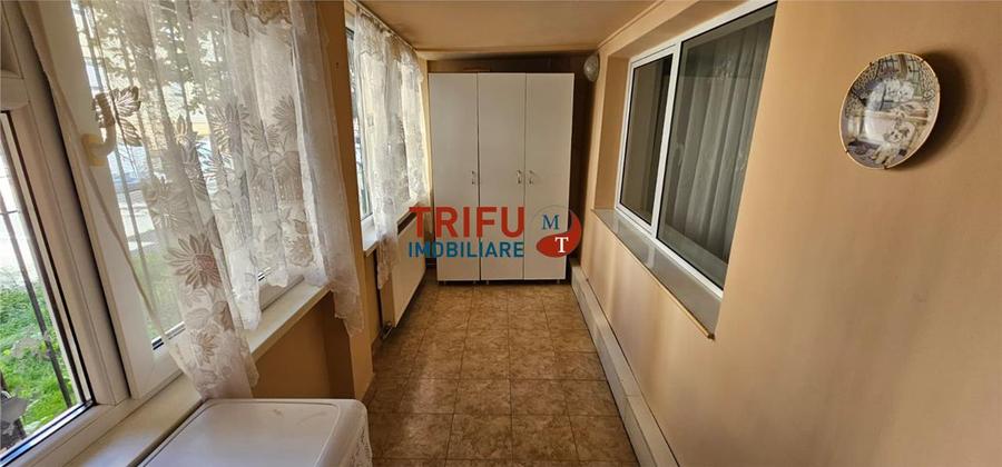 Apartament cu 3 camere decomandat, mobilat în Tolstoi