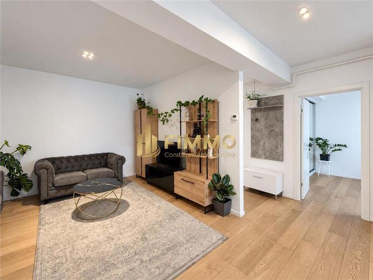 Apartament cu 3 camere semidecomandat, mobilat în Central
