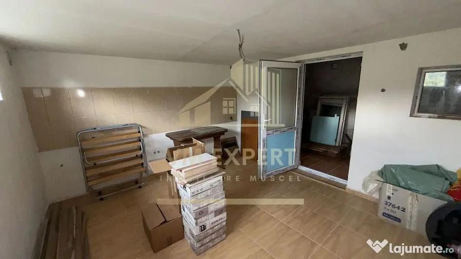 Casă cu 4 camere cu Teren 1000 Mp în Albești
