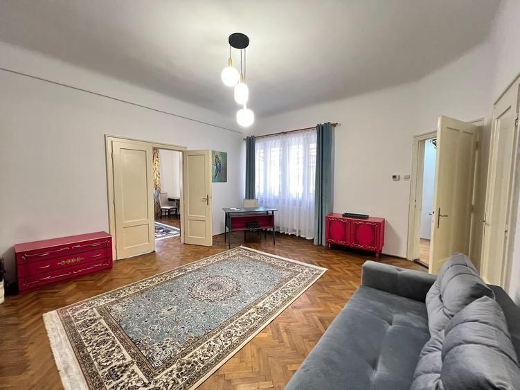 Apartament cu 3 camere semidecomandat, mobilat în Ultracentral