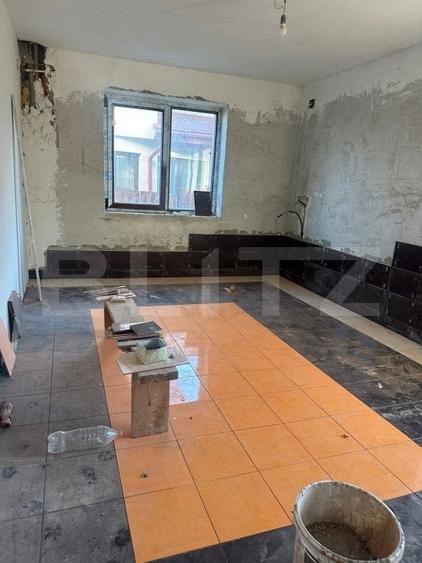 Casă individuală cu 4 camere cu Canalizare în Iris