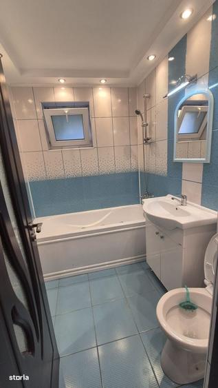 Apartament cu 4 camere decomandat în Victoriei