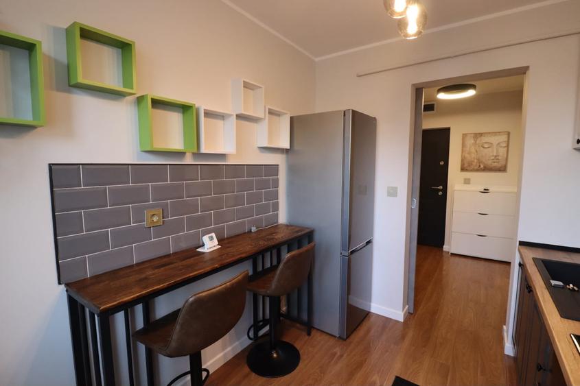 Apartament cu 2 camere semidecomandat, mobilat în Republicii