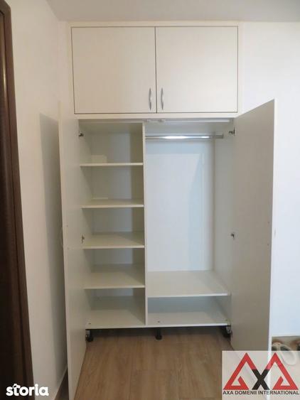 Apartament cu 4 camere semidecomandat în Berceni
