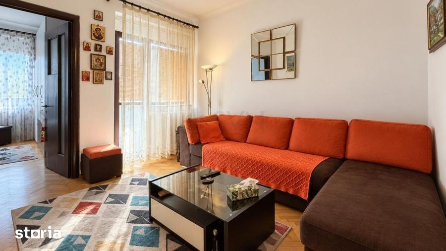Apartament cu 3 camere semidecomandat, mobilat în Victoriei