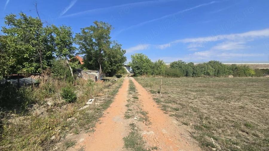 Teren de 2724 mp, în Central