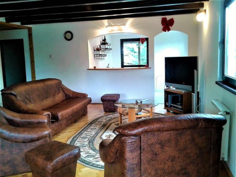 Casă cu 7 camere cu Teren 200 Mp în Predeal