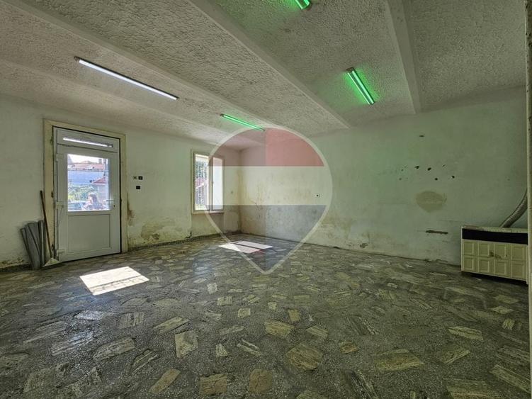 Birou, de 30 mp, în Central