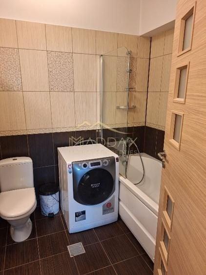 Apartament cu 3 camere semidecomandat, mobilat în Berceni
