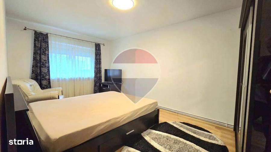 Apartament cu 3 camere decomandat în Vitrometan