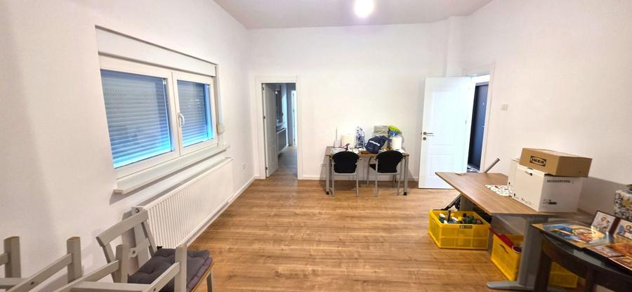 Apartament cu 4 camere semidecomandat în Banu Manta