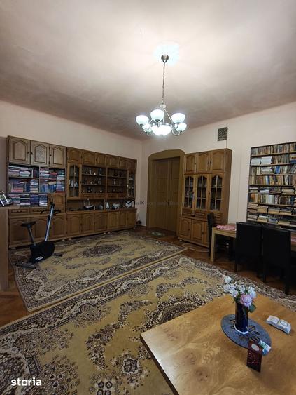 Casă cu 5 camere cu Teren 450 Mp în Schei