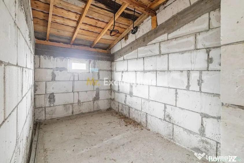 Casă cu 7 camere cu Teren 2000 Mp în Periș