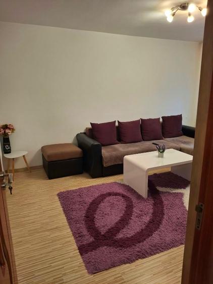 Apartament cu 3 camere decomandat în Nicolina
