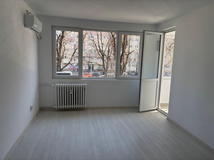 Apartament cu 2 camere semidecomandat în Bucur Obor
