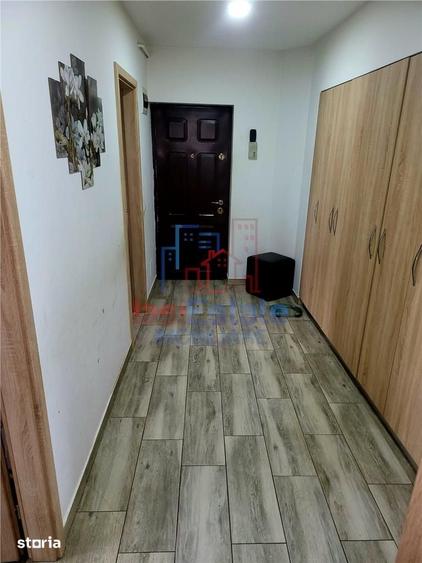 Apartament cu 4 camere decomandat în Nicolina