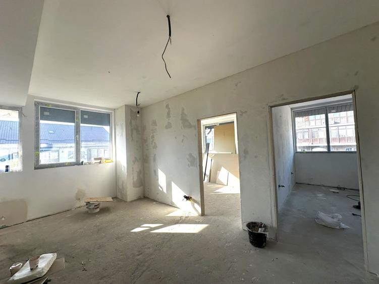 Apartament cu 5 camere decomandat în Dobroești