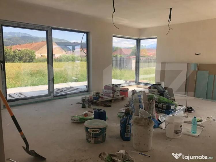 Casă cu 3 camere cu Teren 610 Mp în Cristian