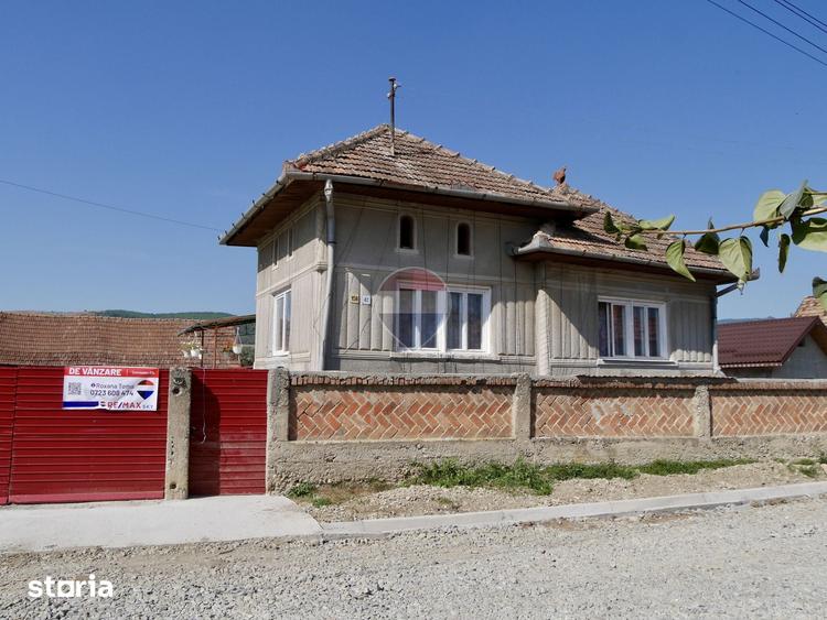 Casă cu 4 camere cu Teren 2481 Mp în Cricău