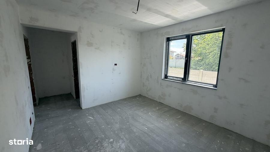 Casă cu 4 camere cu Teren 400 Mp în Domnești