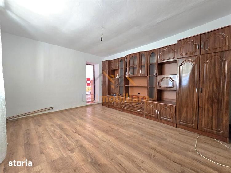 Casă cu 4 camere cu Teren 5723 Mp în Popești