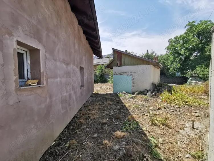 Casă cu 4 camere cu Teren 1300 Mp în Târgu Trotuș