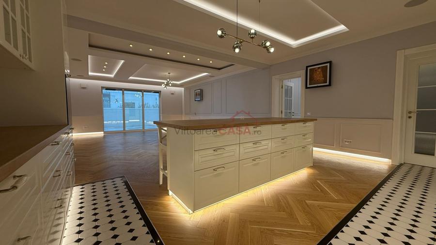 Penthouse cu 6 camere decomandat în Theodor Pallady