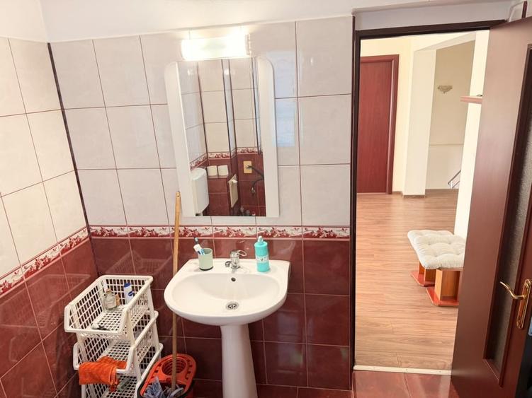 Apartament cu 2 camere decomandat, mobilat în Central