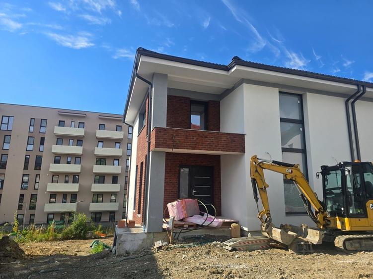 Casă cu 4 camere în Exterior Vest