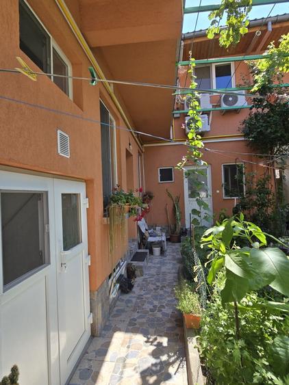 Casă cu 4 camere în Traian