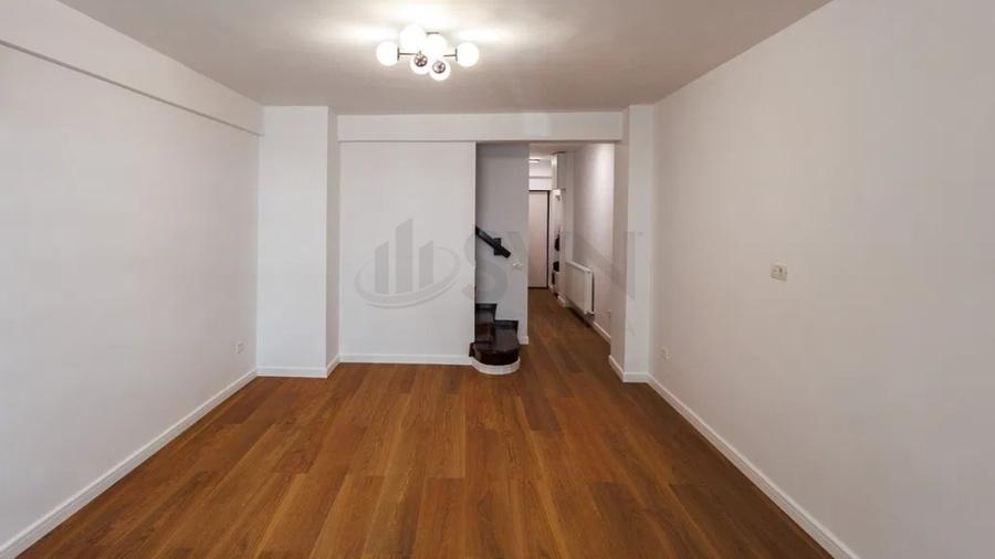 Apartament cu 3 camere decomandat în Primăverii