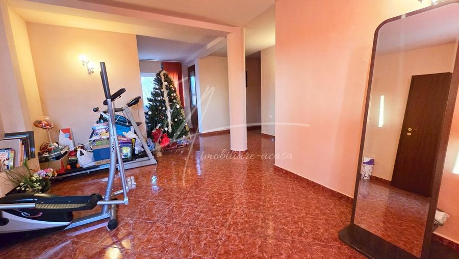 Casă individuală cu 5 camere cu Canalizare în Prelungirea Ghencea