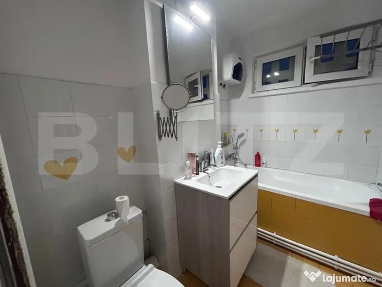 Apartament cu 4 camere decomandat în Rovine