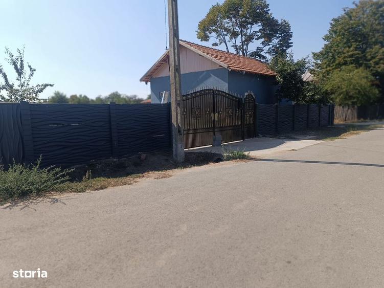 Casă cu 3 camere în Curmătura