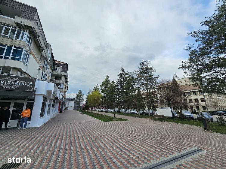 Apartament cu 4 camere decomandat în Central