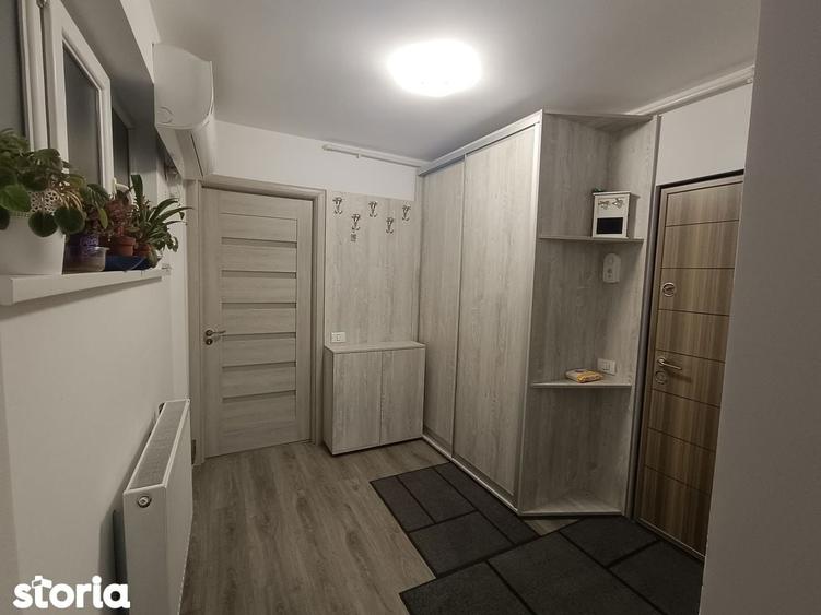 Apartament cu 3 camere, mobilat în Tei