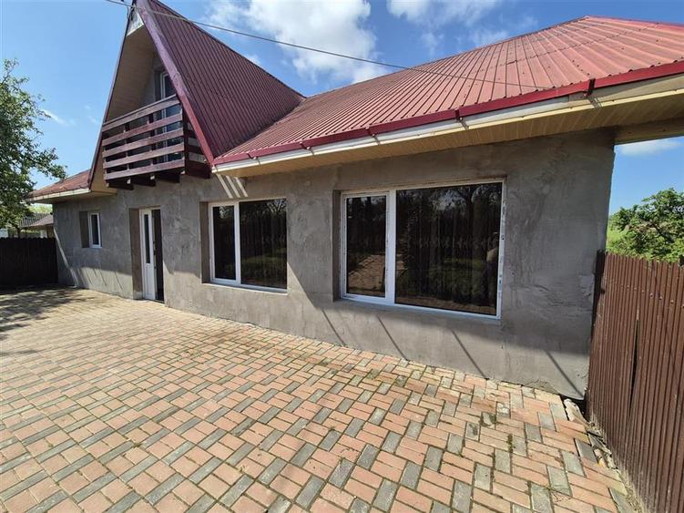 Casă cu 3 camere cu Teren 4000 Mp în Periferie