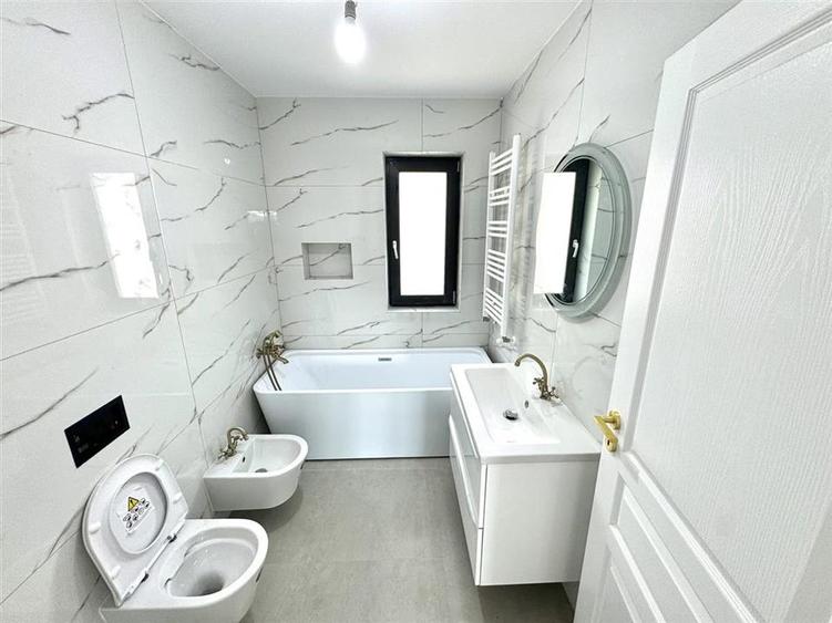 Casă cu 4 camere cu Teren 400 Mp în Rediu