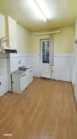 Casă cu 6 camere cu Teren 150 Mp în Brașovul Vechi