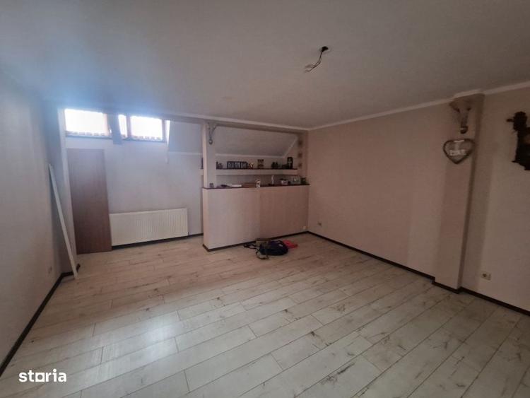 Casă cu 4 camere cu Teren 1500 Mp în Bazoș