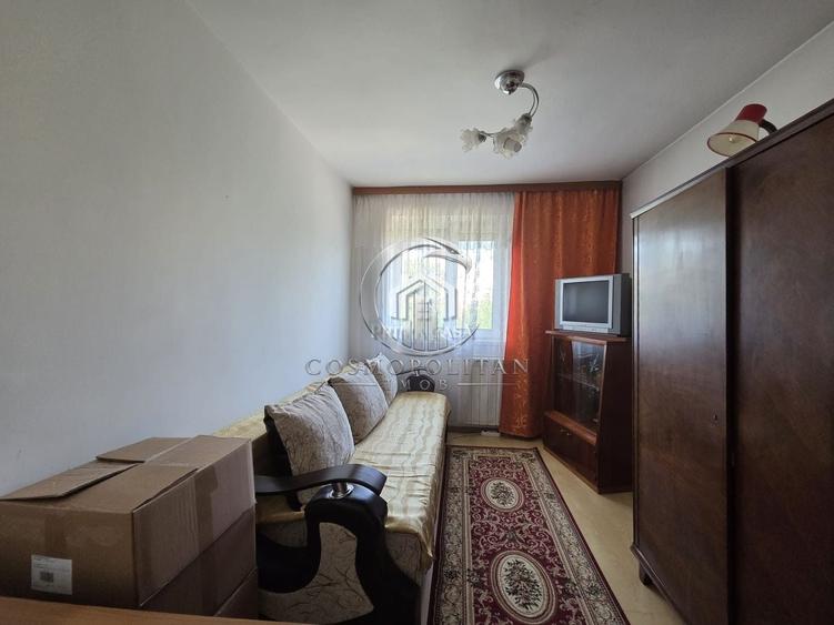 Apartament cu 3 camere în Micro 14