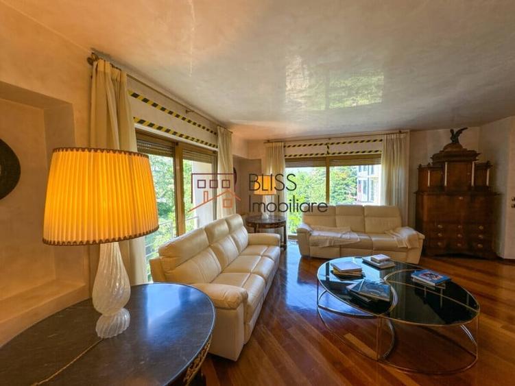 Apartament cu 4 camere decomandat în Primăverii